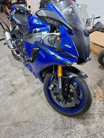 yamaha r1