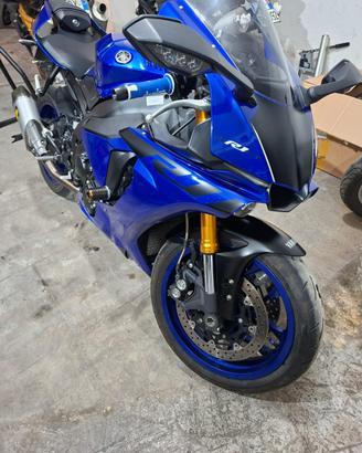 yamaha r1