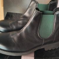 Due paia di stivaletti