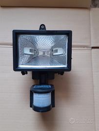 Faro luce da esterno con sensore di movimento