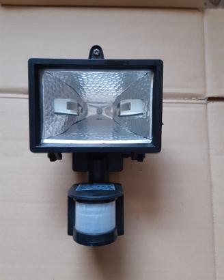 Faro luce da esterno con sensore di movimento