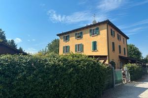 Maisonette con ampio giardino in borgo rustico