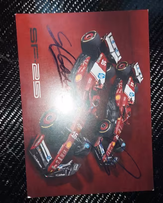 Cartolina Ferrari SF-25 Autografi Leclerc Hamilton