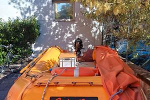 Gommone con carrello e motore