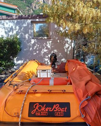 Gommone con carrello e motore