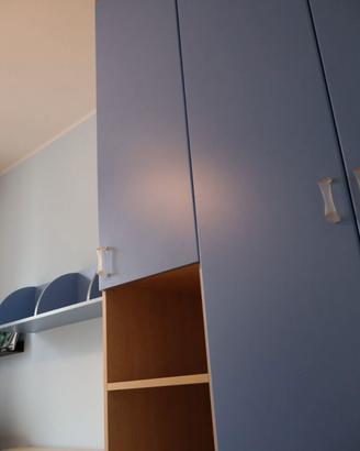 Armadio a 3 ante con cassetti e vano a giorno