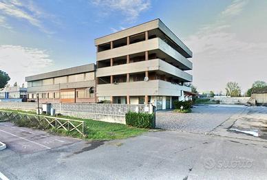 Palazzo / Stabile di 2638 m² con più di 5 locali a