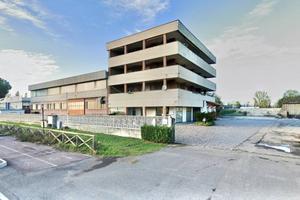 Palazzo / Stabile di 2638 m² con più di 5 locali a