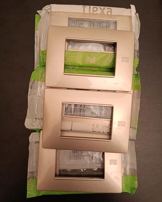 Placca 3 moduli Simon urmet oro satinato