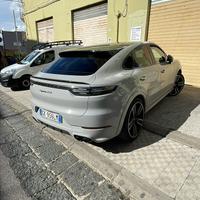 PORSCHE CAYENNE GTS