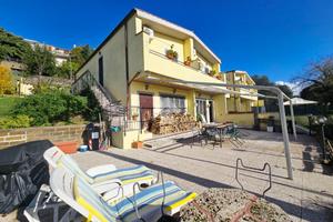 VILLA A SCHIERA A FILACCIANO