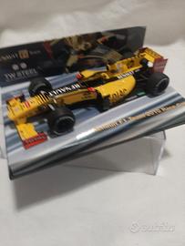 RENAULT F1 TEAM 2010 RACE CAR