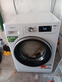 Lavatrice whirpool  praticamente nuova