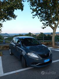 Lancia Ypislon EcoChic Silver