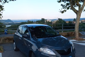 Lancia Ypislon EcoChic Silver
