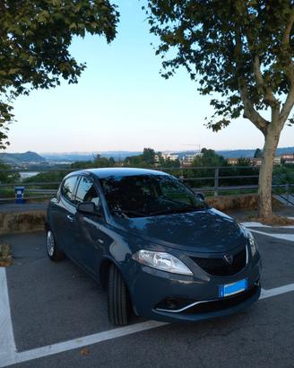 Lancia Ypislon EcoChic Silver