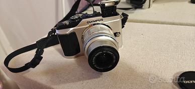 Macchina fotografica digitale OLYMPUS  pen e PL2