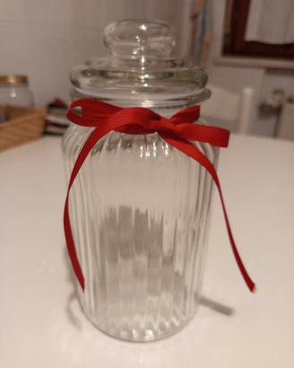 Vaso in vetro con coperchio per dolci