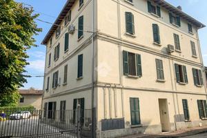 3 LOCALI A MONTECHIARUGOLO