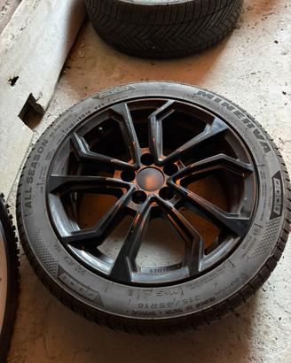 Cerchi MIM ESIS 16” neri lucidi già gommati
