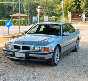 BMW 735i - V8-  3500cc  235cv TARGA ORO alpina E38
