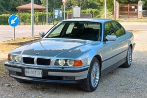 BMW 735i - V8-  3500cc  235cv TARGA ORO alpina E38