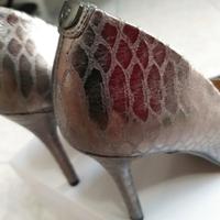 Decollete grigio viola metallico marca Guess