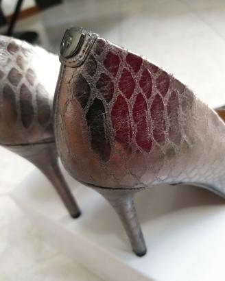 Decollete grigio viola metallico marca Guess