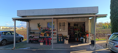 Chiosco fiori avanti cimitero