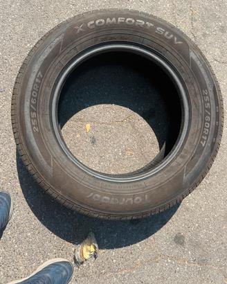 gomme 255 60 17 