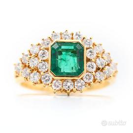 Anello in oro giallo con smeraldo ct 1,3 e diamant
