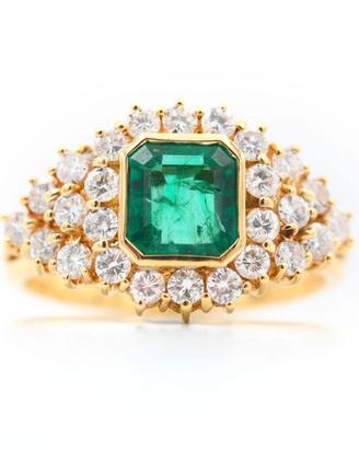 Anello in oro giallo con smeraldo ct 1,3 e diamant