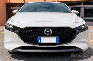 MAZDA 3-EXECUTIVE-WHITE SNOWFLAKE PEARL-81.700 Km