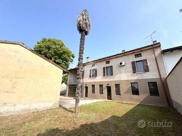 CASA INDIPENDENTE A CASALMORO