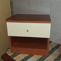 coppia di comodini in legno 