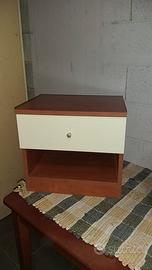 coppia di comodini in legno 