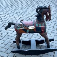 Cavallo a dondolo in legno massello