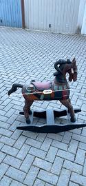 Cavallo a dondolo in legno massello