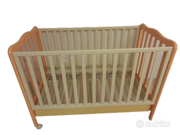 lettino in legno/ Kinderbettchen