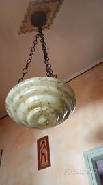 LAMPADA  A CATENA IN FERRO BATTUTO E VETRO MURANO