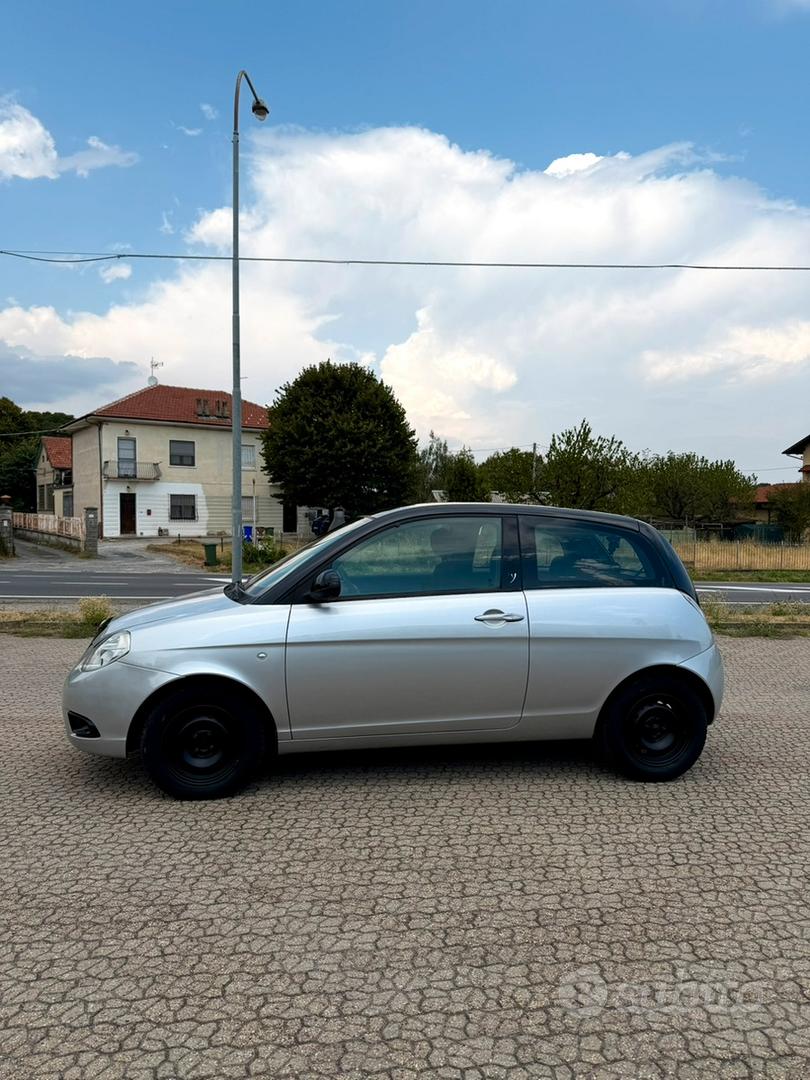 Lancia Ypsilon 2010 photo 2