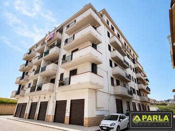 Appartamento di 173 m² con più di 5 locali e box a