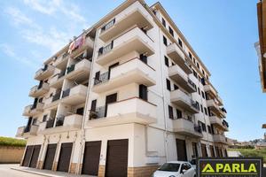 Appartamento di 173 m² con più di 5 locali e box a