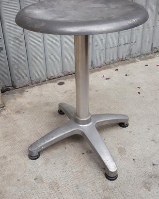 Sgabello vintage in metallo stile industriale