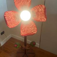 Lampada design in legno fiore rosso anni ‘60