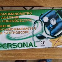 Sfigmomanometro con fonendoscopio