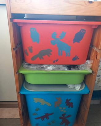 Mobiletto Ikea con contenitori 