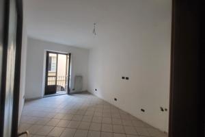 Pinerolo centro alloggio tre vani ascensore