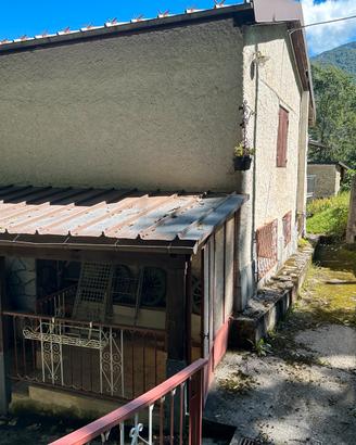 Casa indipendente su 3 lati