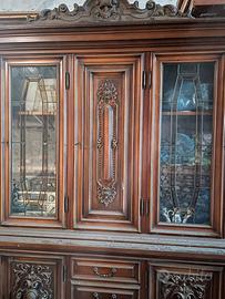 Credenza in legno con vetrinetta